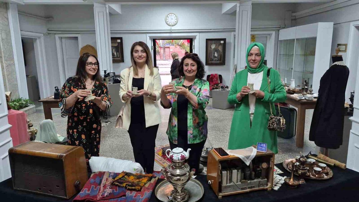 Nostaljik Yolculuk: ‘Yaşayan Hatıralar’ Sergisi