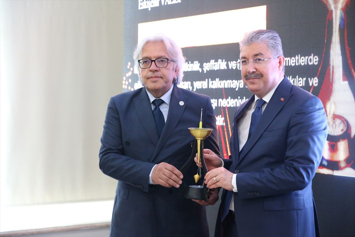 Vali Yılmaz’a ‘Yılın Mülki İdare Amiri’ Ödülü