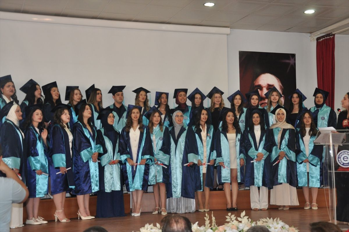 EÜ’nde 38 Öğrenci Mezun Oldu