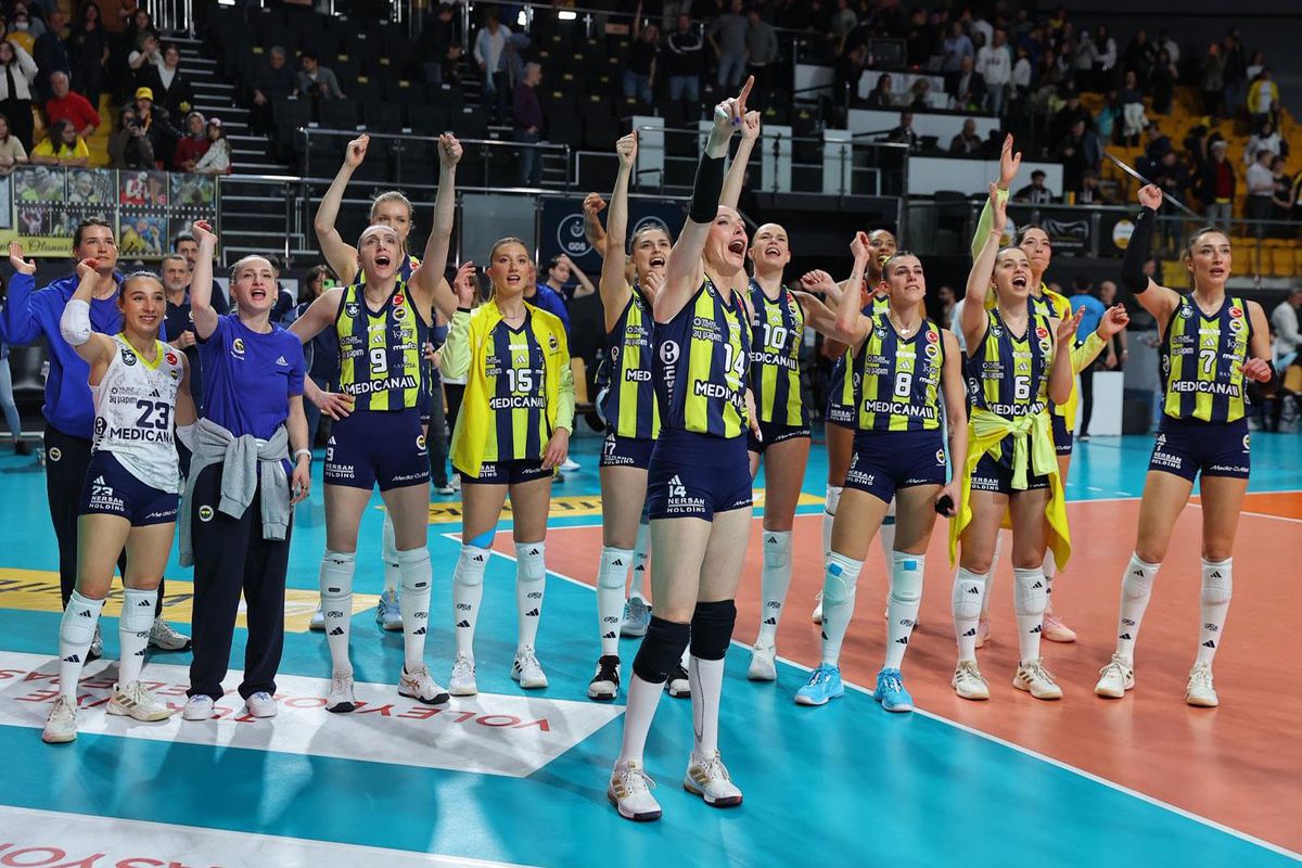 Fenerbahçe Kadın Voleybol Takımı’nda 7 oyuncuyla yollar ayrıldı