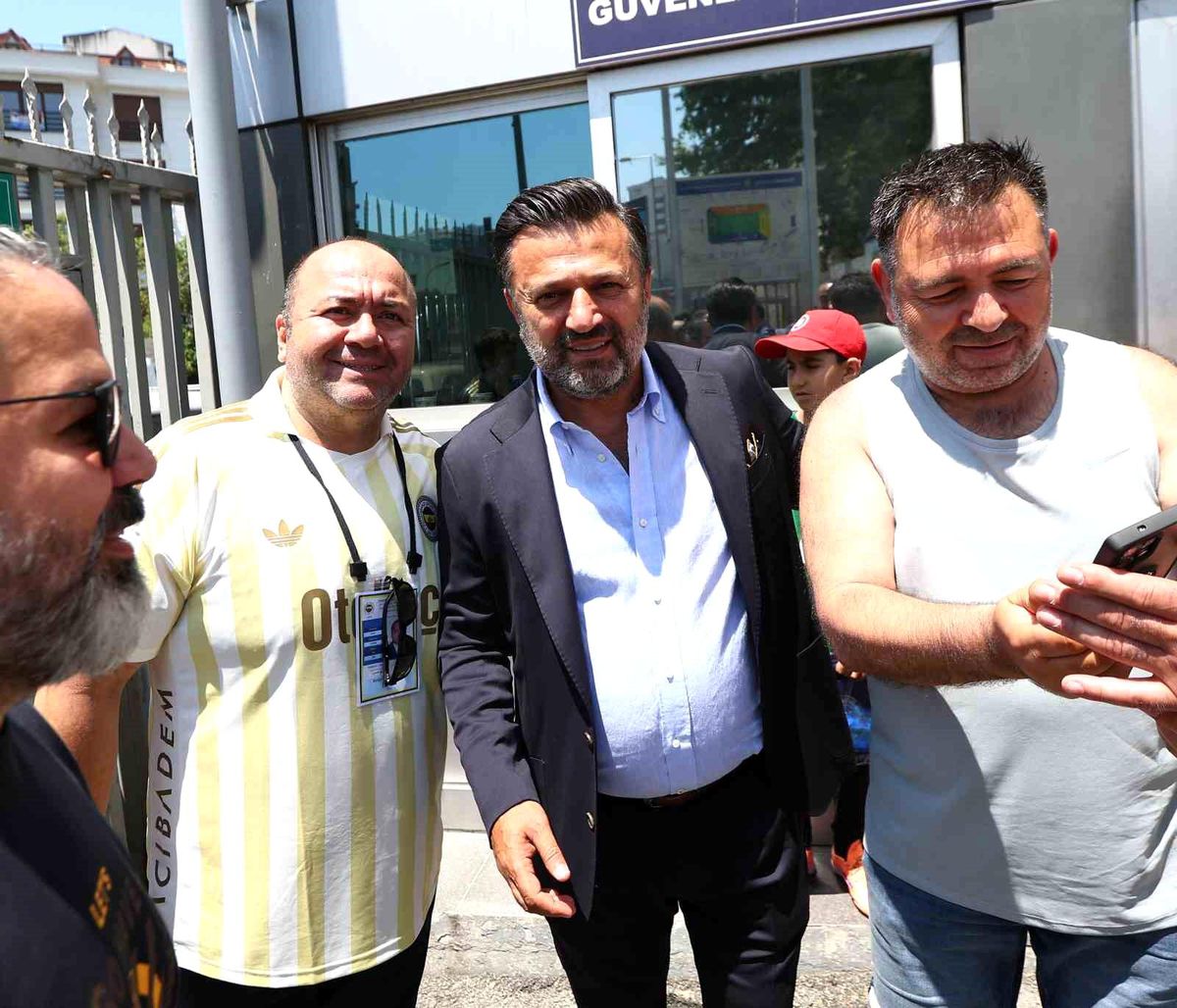 Fenerbahçe Genel Kurulu’nda Ünlüler Oy Kullandı
