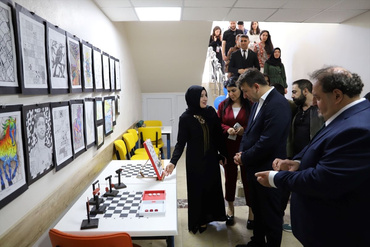 Fırat Üniversitesi’nde Yıl Sonu Sergisi Açıldı