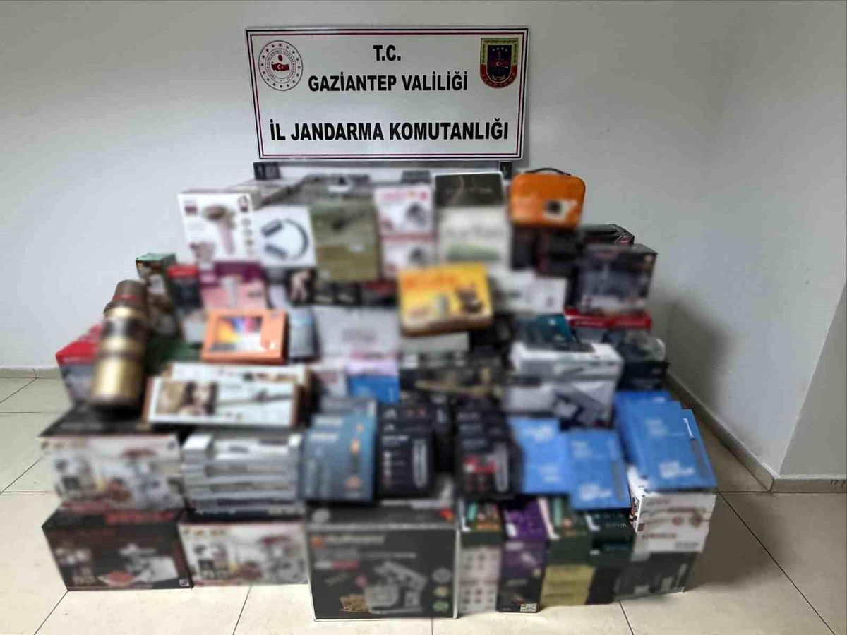 Gaziantep’te 2 iş yerine kaçakçılık operasyonu: 2 milyon 100 bin TL değerinde eşya ele geçirildi