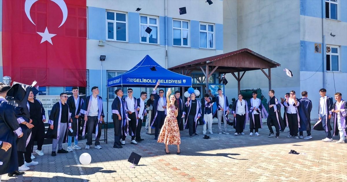 Gelibolu’da 32 Denizcilik Mezunu Kayıt Oldu