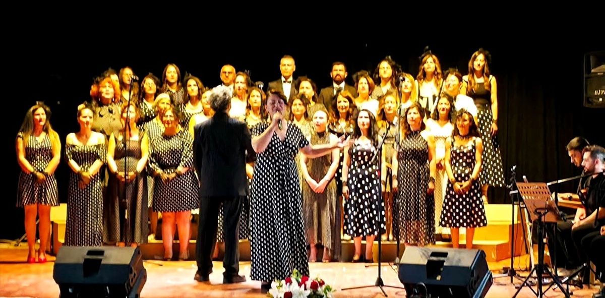 Gelibolu’da Öğretmen Korosu Konser Verdi