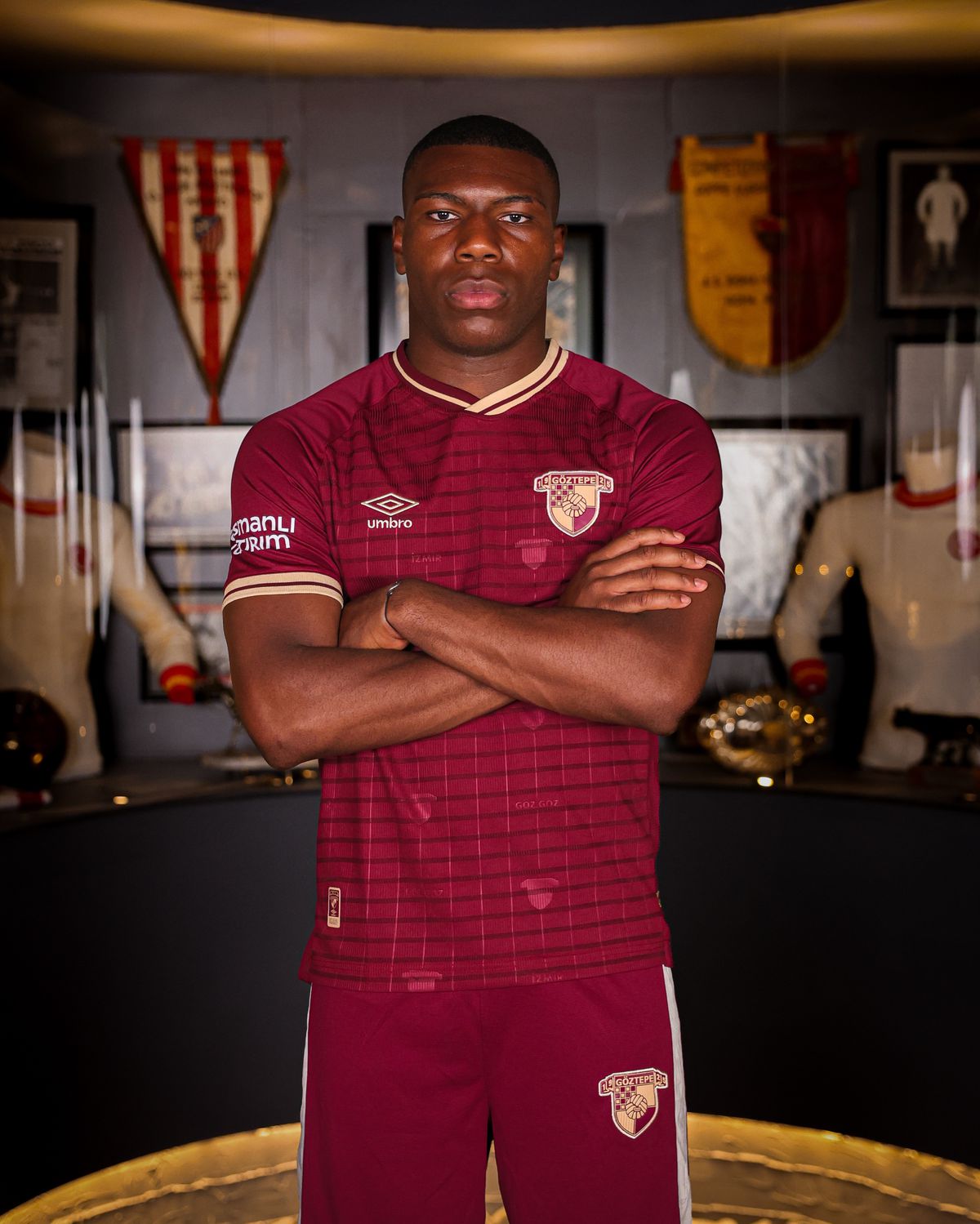 Göztepe, Sinclair Armstrong’u Transfer Etti