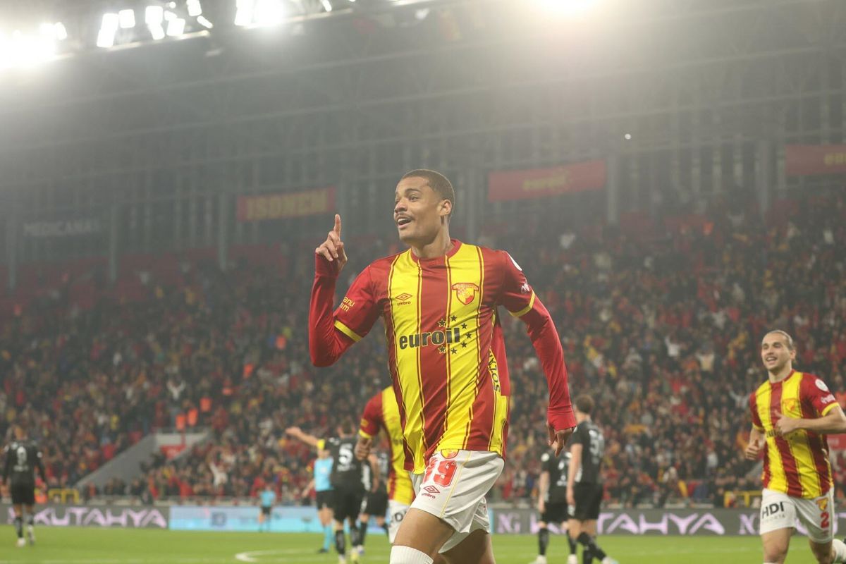 Göztepe, Armstrong’u Transfer Etti