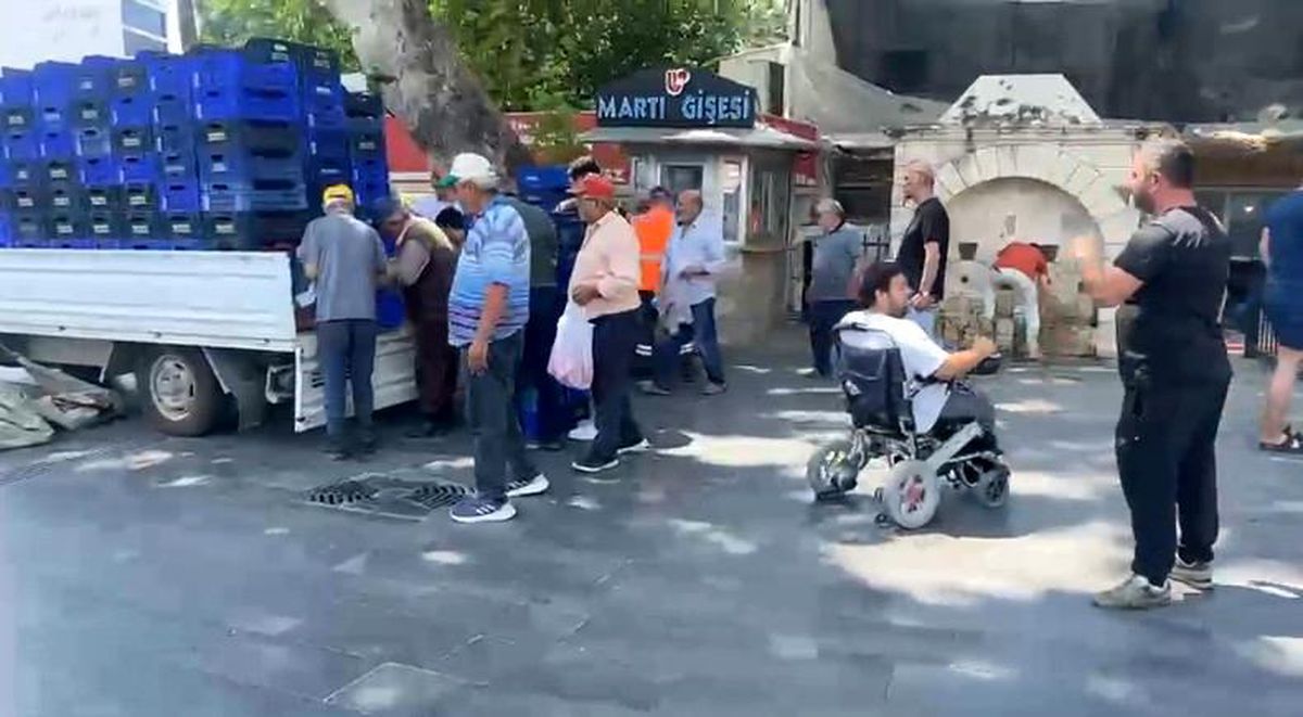 Antalya’da Ücretsiz Domates Dağıtımı