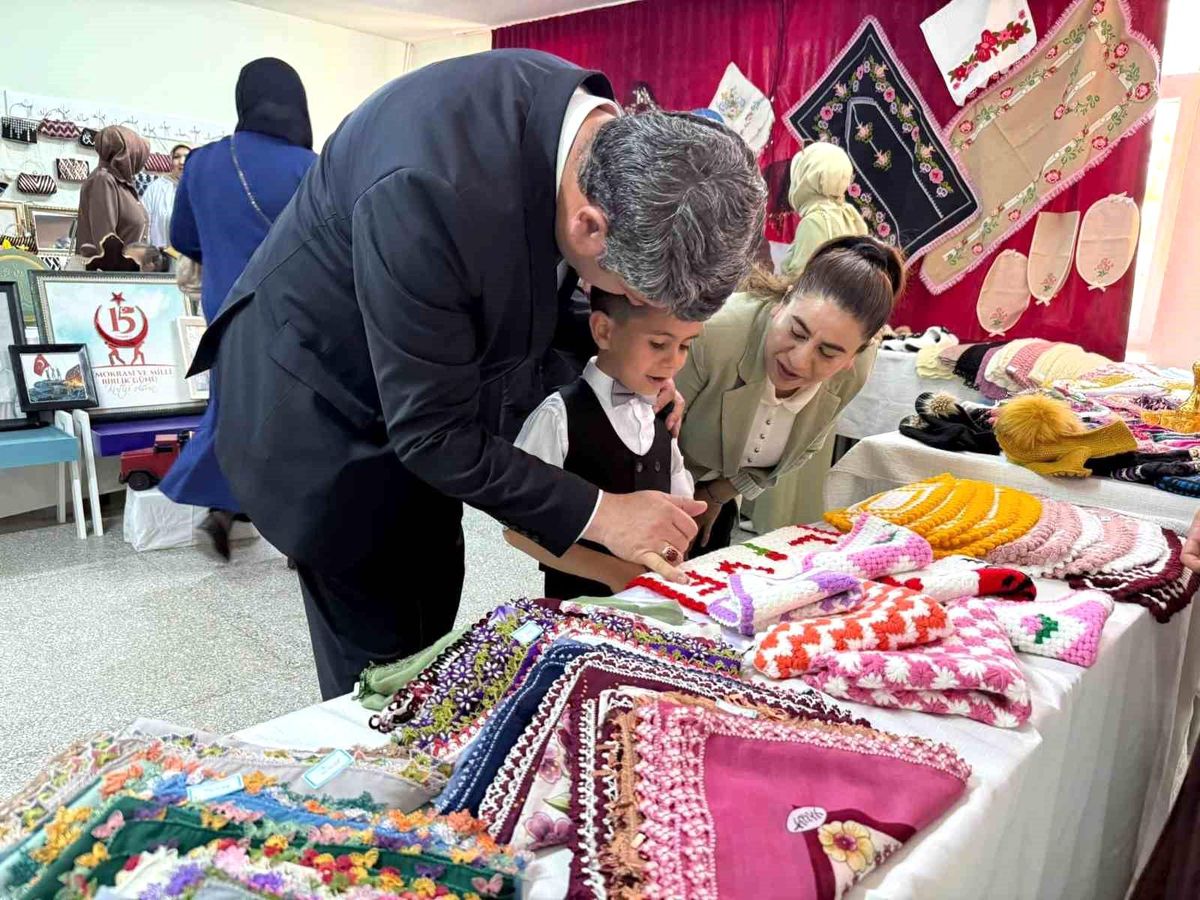 Halk Eğitim kursiyerlerinin eserleri görücüye çıktı