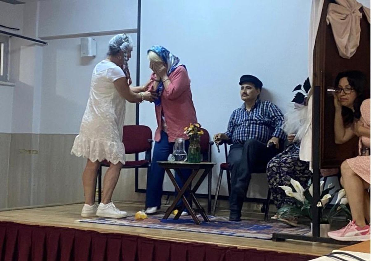 Mezitli’de İngilizce Tiyatro Oyunu Beğeni Topladı