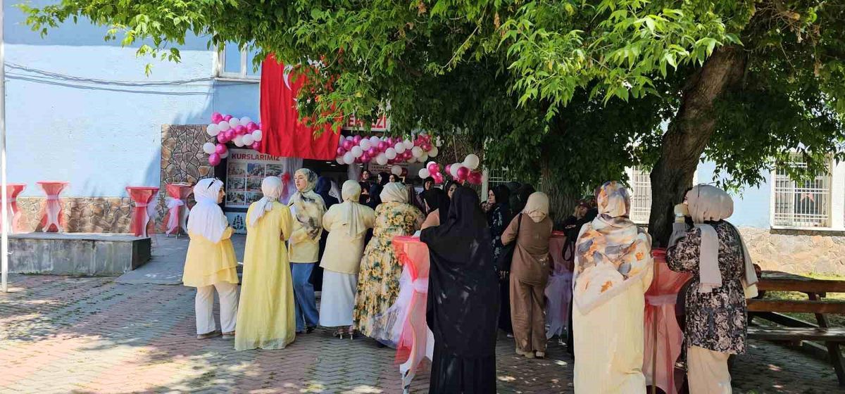 Hasköy’de Yıl Sonu Sergisi Açıldı