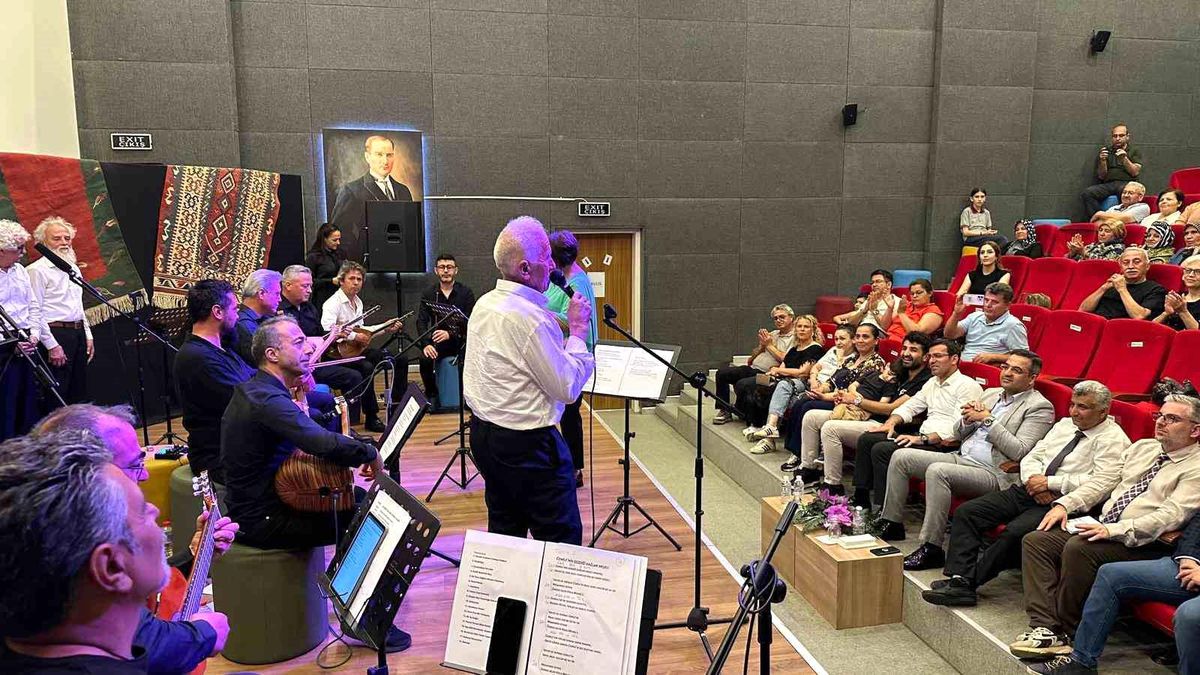 Hayat Boyu Öğrenme Haftası’nda türkü dolu gece