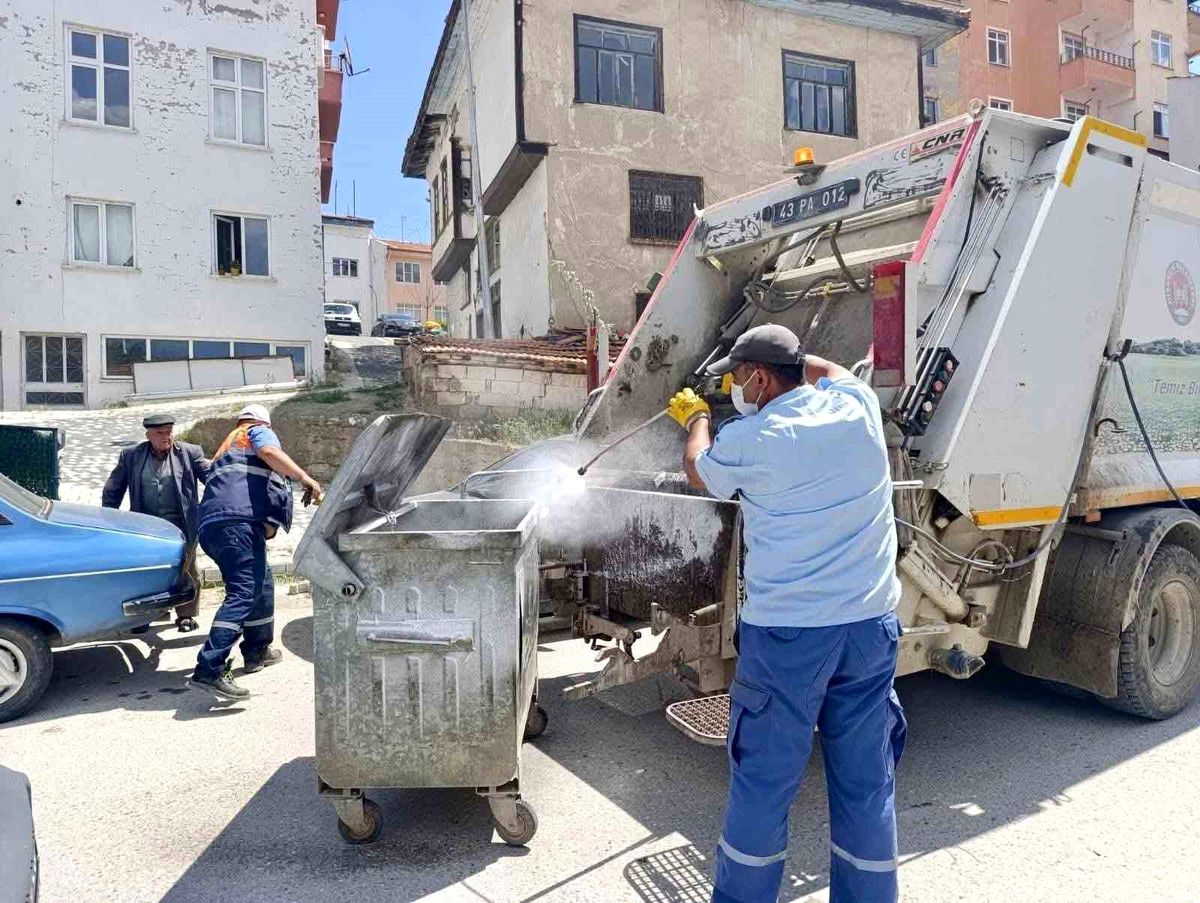 Hisarcık’ta çöp konteynerlerinde temizlik ve dezenfeksiyon çalışması