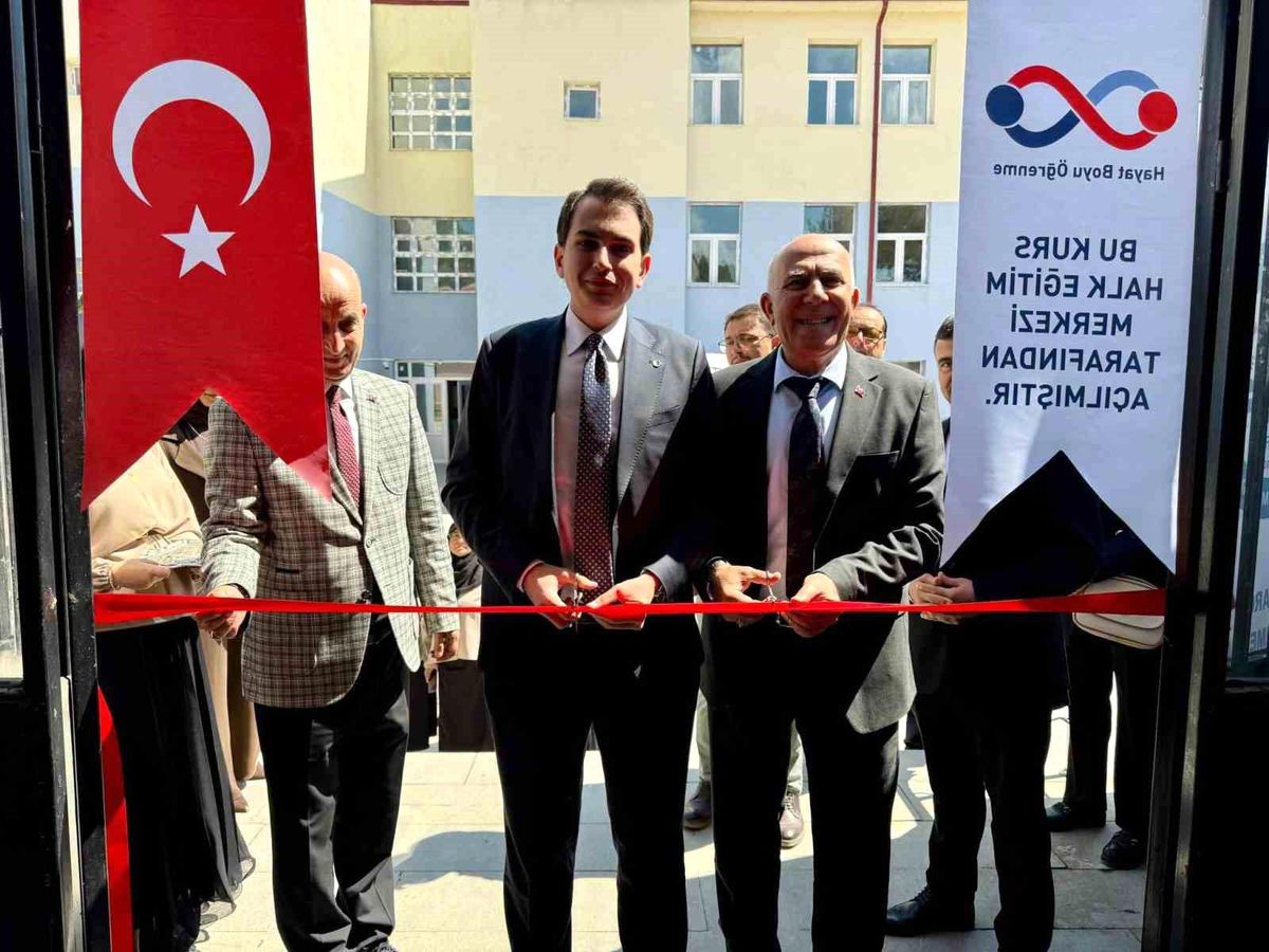 Hisarcık’ta giyim sergisi açıldı