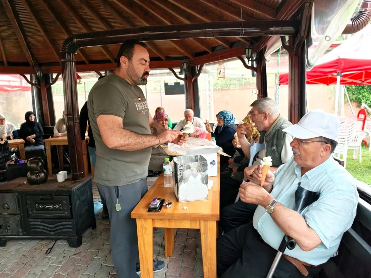 Bilecik Huzurevinde Dondurma Keyfi