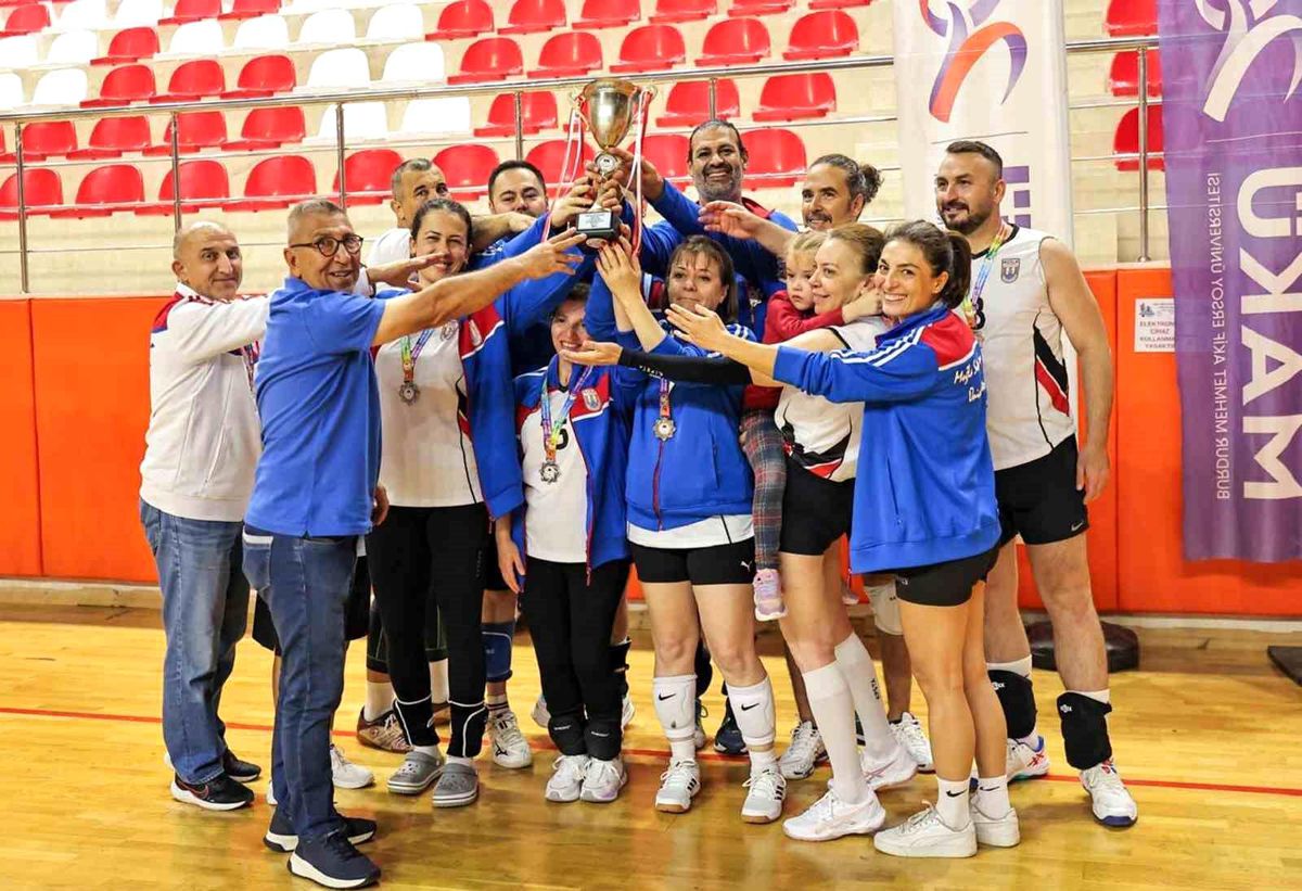 MSKÜ Voleybol Takımı Türkiye İkincisi