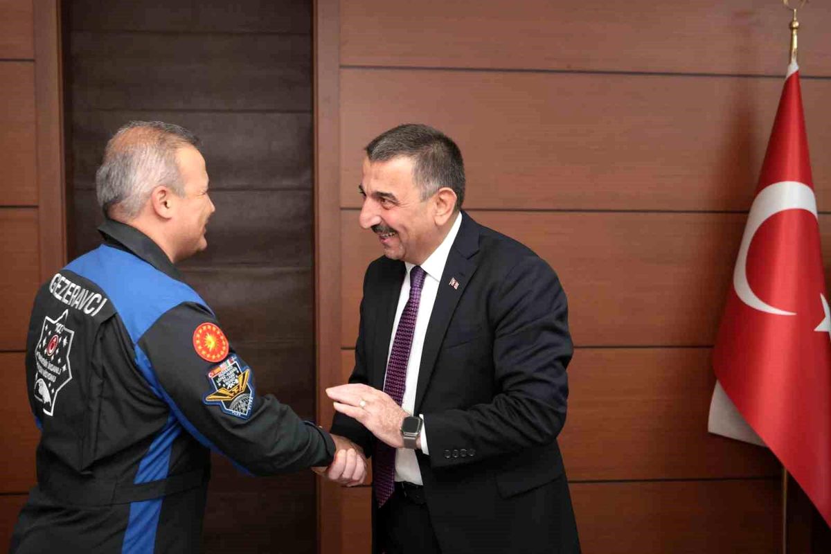 Zonguldak’ta Türk astronottan öğrencilere uzay söyleşisi