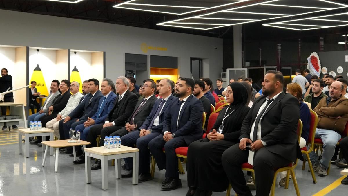 Akar’dan Öğrencilere Teknoloji Mesajları