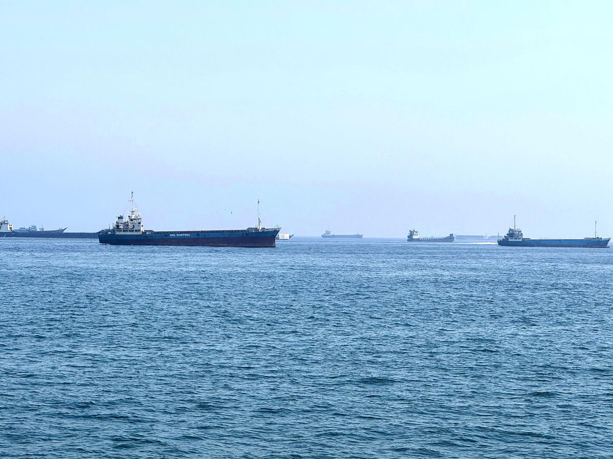 İran, Hürmüz Boğazı’nı Gemi Geçişlerine Kapatıyor