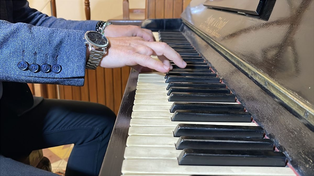 Tarihi Piyano Ziyaretçileri Büyülüyor
