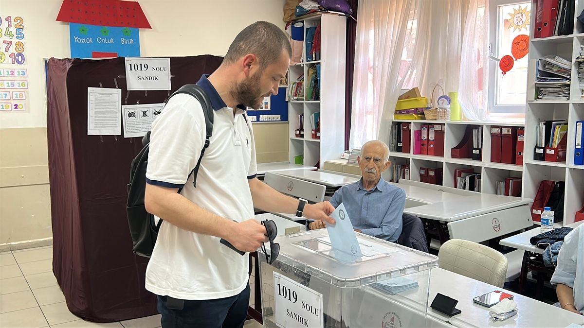 İstanbul’da Ara Seçim İçin Sandık Başına Gidildi