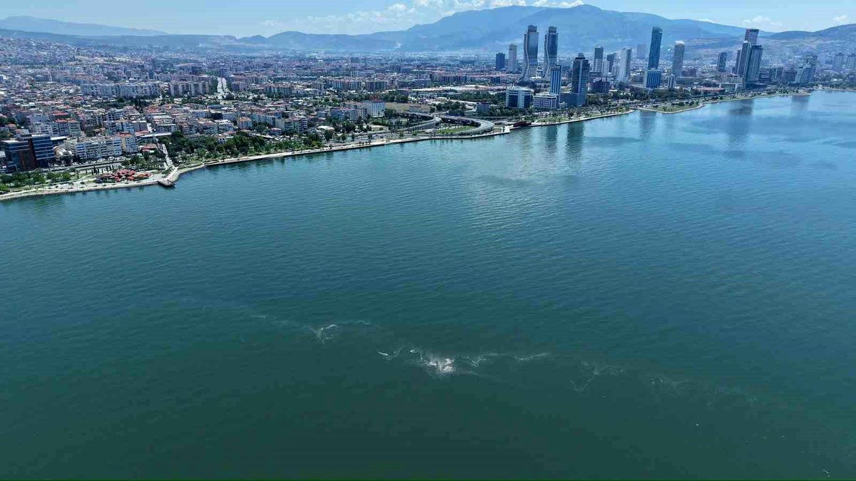 İzmir Körfezi’nde kirlilik dron ile tespit edildi