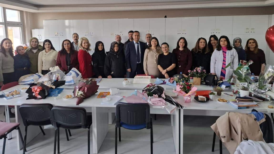 Iğdır İnönü Ortaokulu’nda Başarının Arkasında Güçlü Yönetim ve Özverili Eğitim Kadrosu Bulunuyor