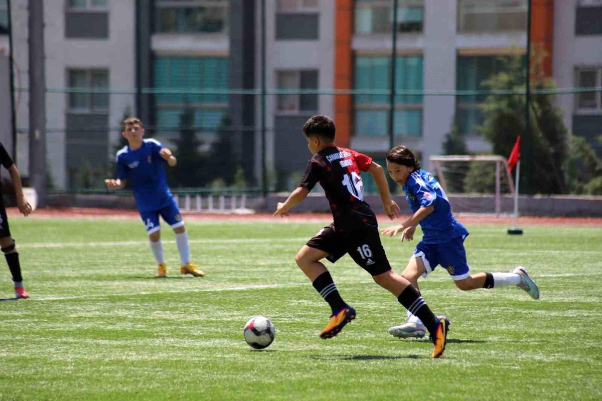 Karabük’te Okul Sporları Futbol Müsabakaları Başladı