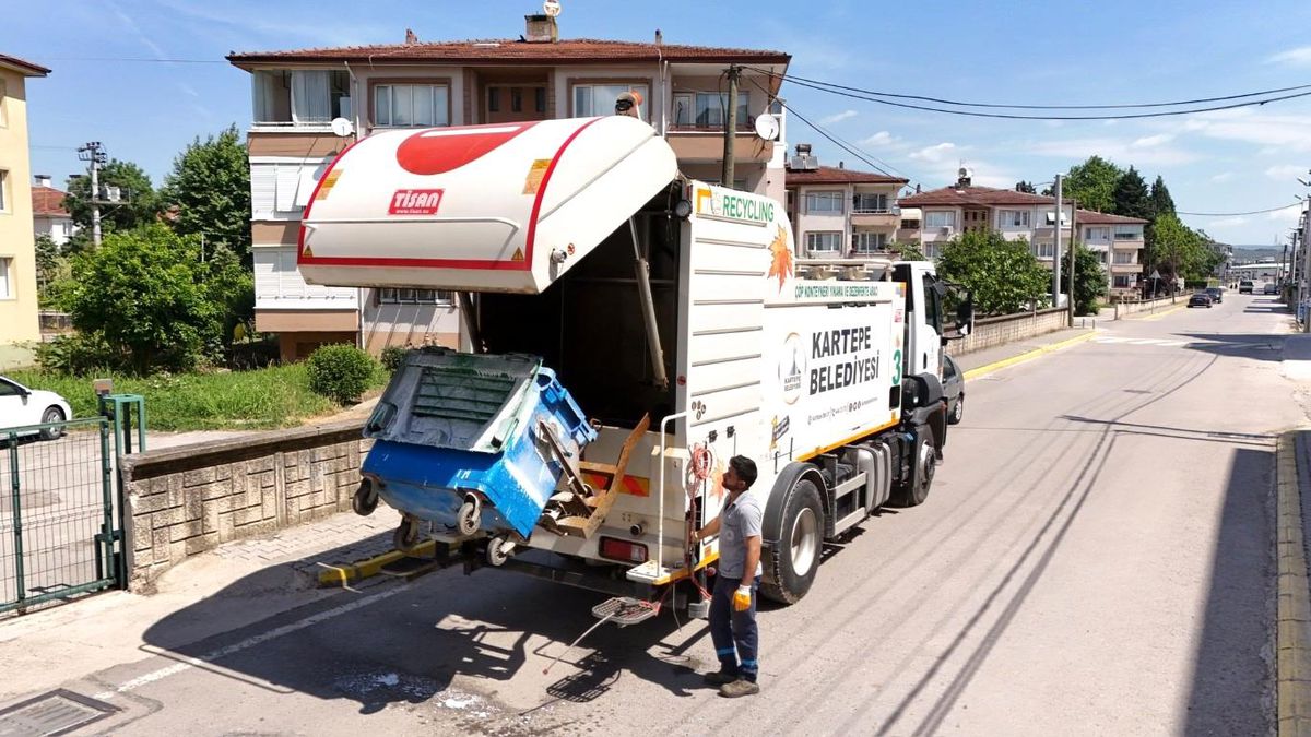 Kartepe’de bayram sonrası temizlik mesaisi