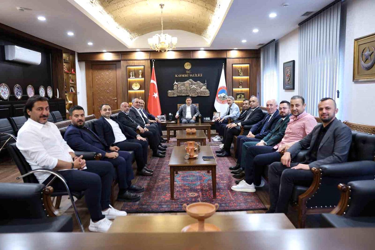 Vali Çiçek, Kayserispor’un Yeni Başkanını Kabul Etti