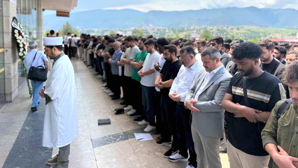 KBÜ’de hayatını kaybeden öğrenciler için gıyabi cenaze namazı kılındı