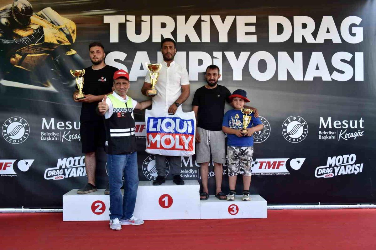 Kepez’de motodrag şampiyonları kupalarını aldı