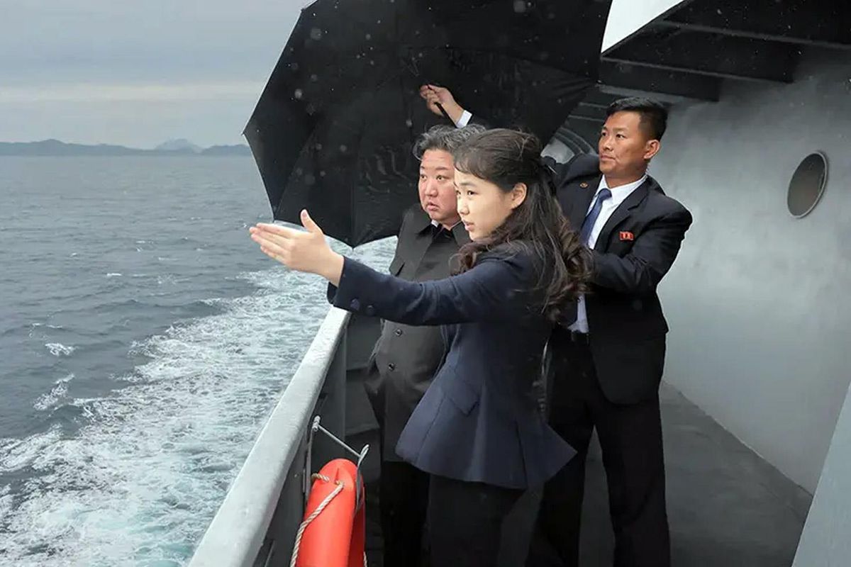 Kızını da yanına alan Kim Jong Un’dan dünyaya 10 bin tonluk gözdağı