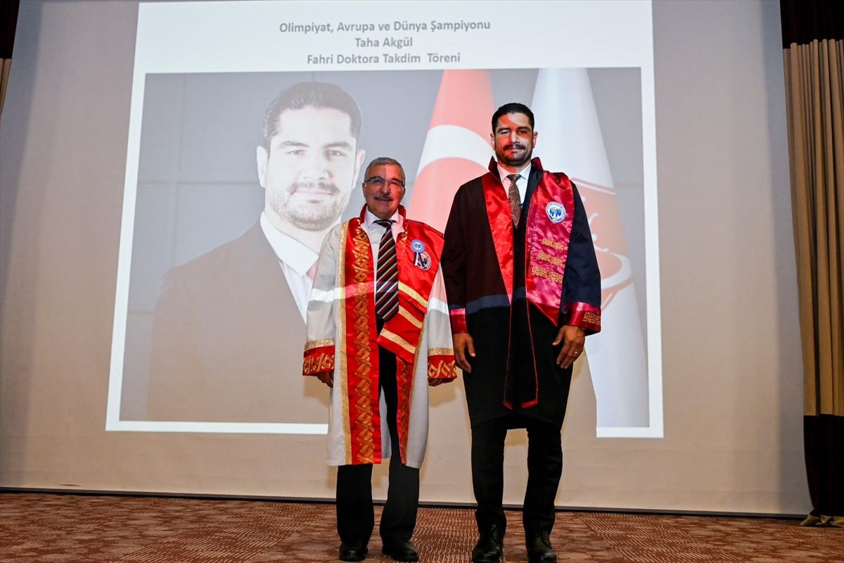 Taha Akgül’e Fahri Doktora