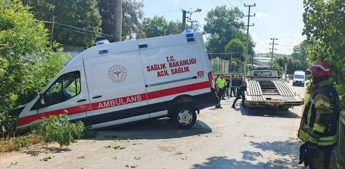 Kandıra’da Ambulans Kazası: 3 Yaralı