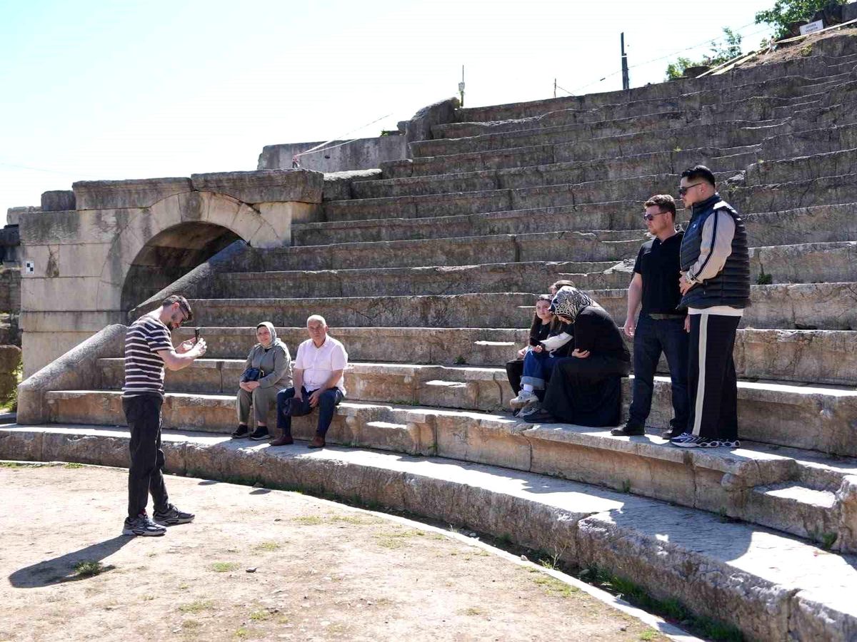 Konuralp Antik Tiyatro 14 bin ziyaretçi ağırladı