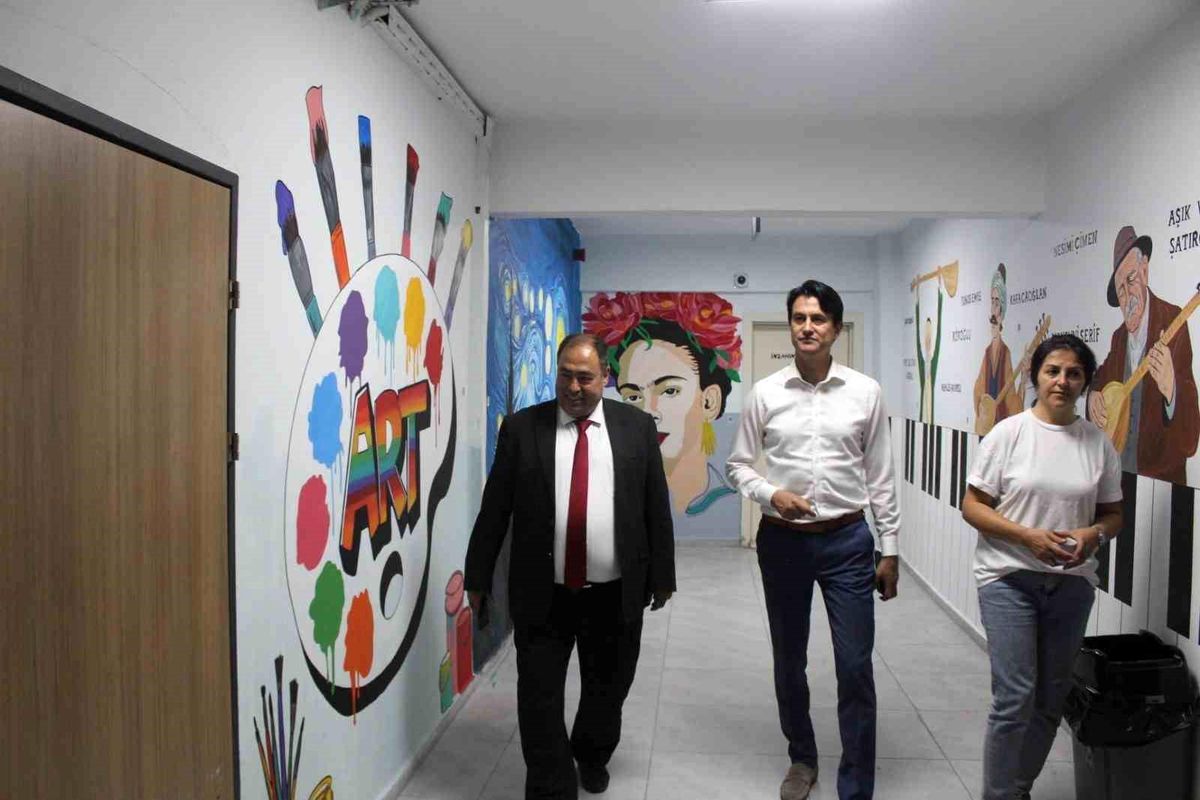 Köyceğiz Lisesi’nde Duvarlar Sanatla Renklendi