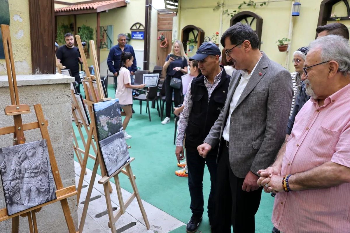 Kütahya’da ‘Minik Fotoğrafçıların Vizöründen Büyük Dünyalar’ sergisi açıldı