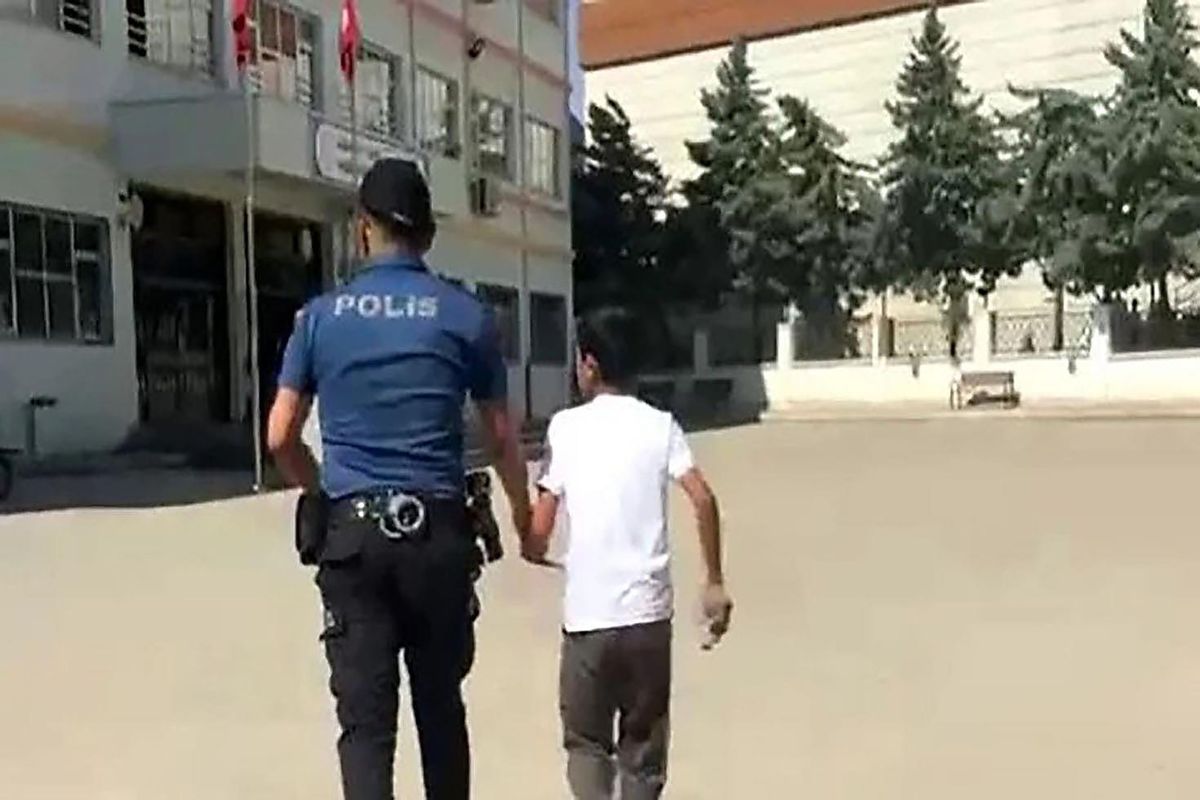 Polis, LGS’de Geç Kalan Öğrencilere Yardım Etti
