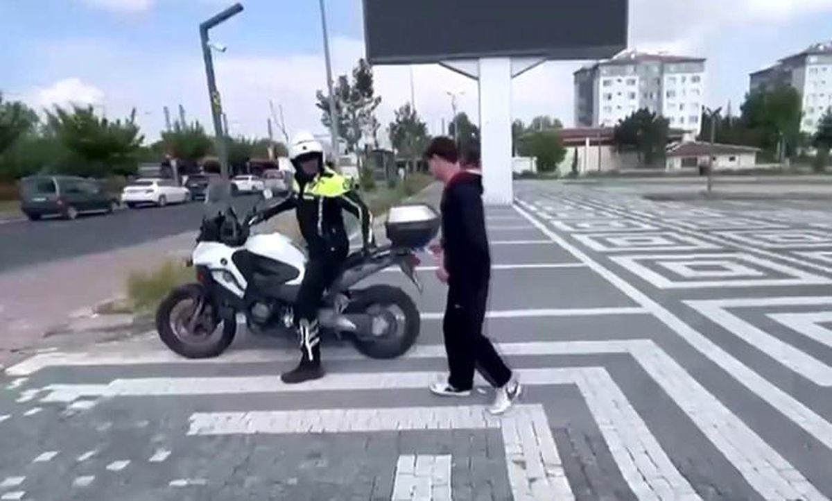 Kayseri’de Polis, Geç Kalan Öğrencileri Sınava Yetiştirdi