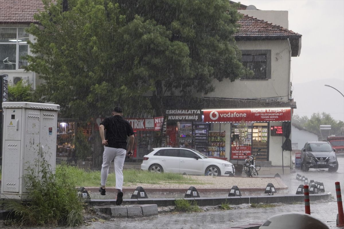 Malatya’da Sağanak Yağış Hayatı Olumsuz Etkiledi