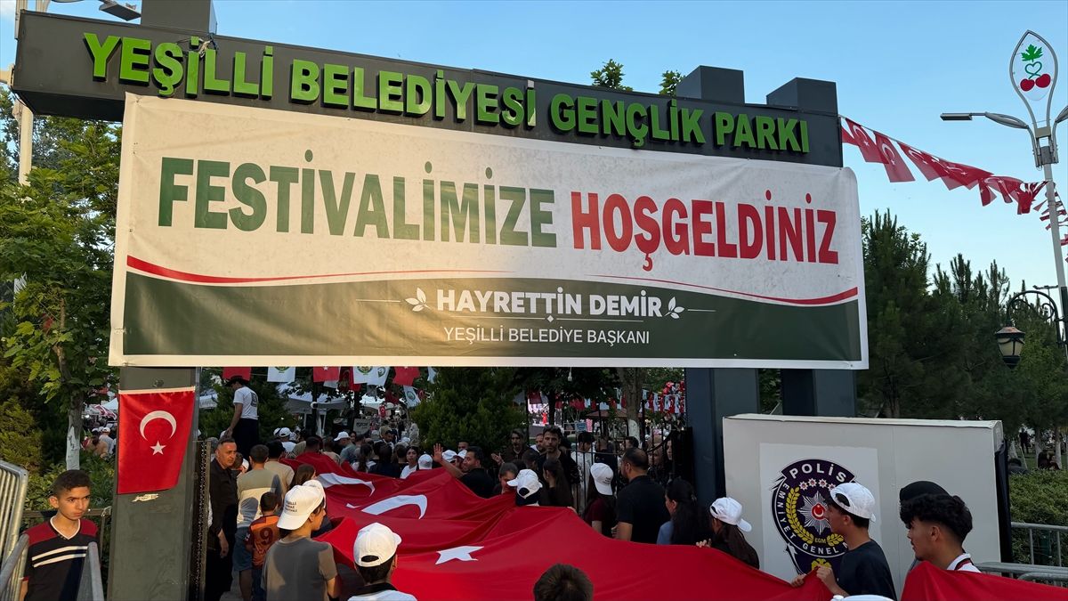 Mardin’de Yeşilli Kiraz Festivali Başladı