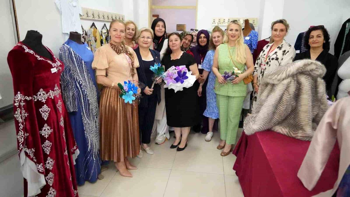 Marmaraereğlisi’nde Yıl Sonu Sergisi Açıldı