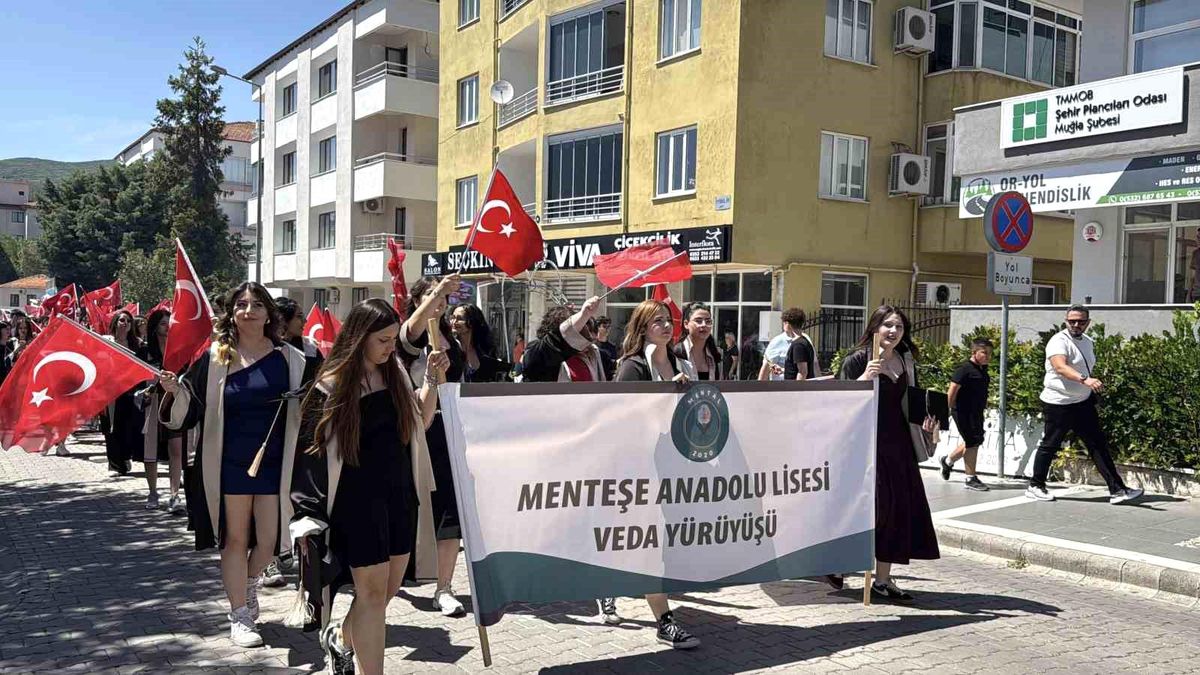 Menteşe Lisesi’nde Veda Yürüyüşü Coşkuyla Gerçekleşti