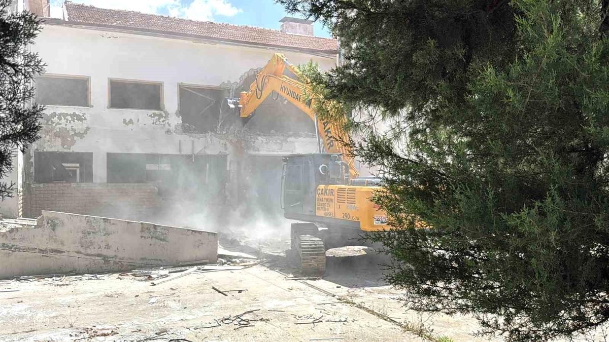 Eski Hastanede Yıkım Çalışmaları Başladı