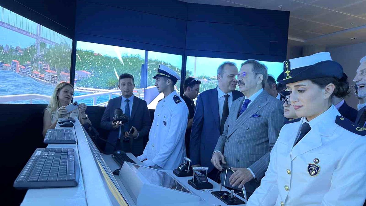 Mersin’de Denizcilik Fakültesi binası hizmete açıldı