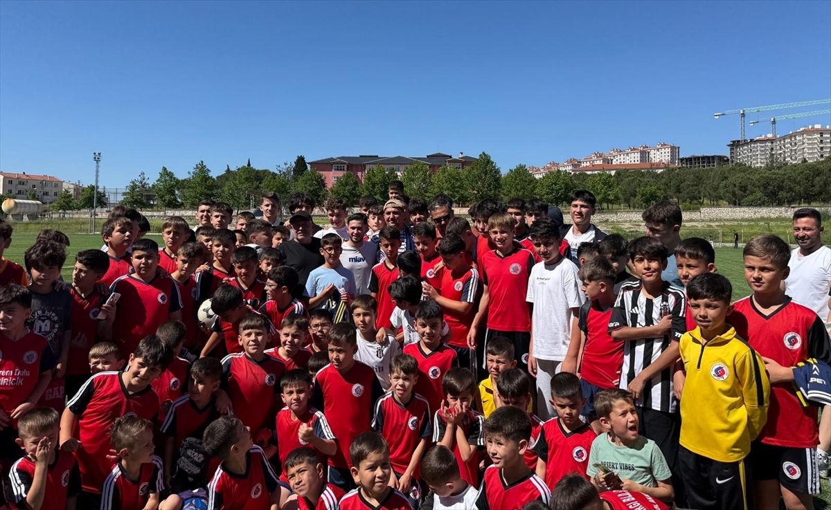 Cengiz Ünder’den Genç Futbolculara Destek