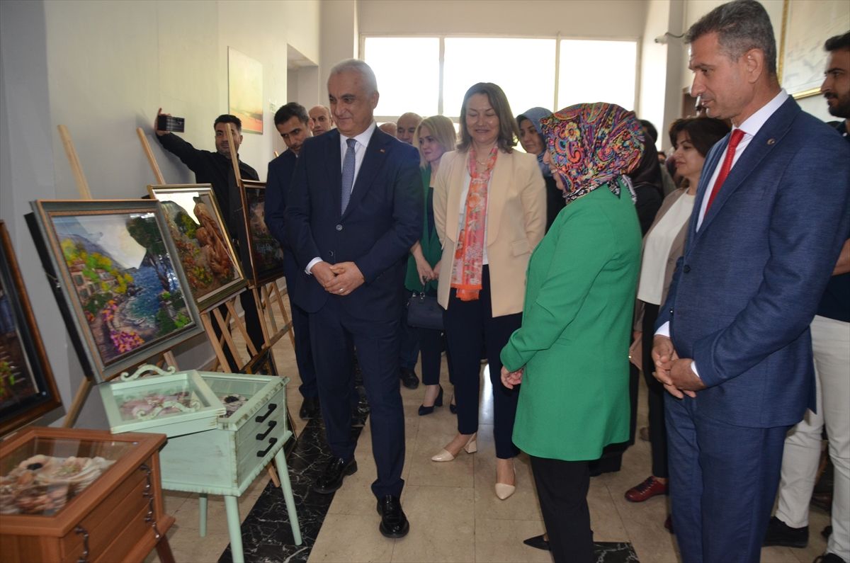 Muş’ta Hayat Boyu Öğrenme Haftası Sergisi Açıldı