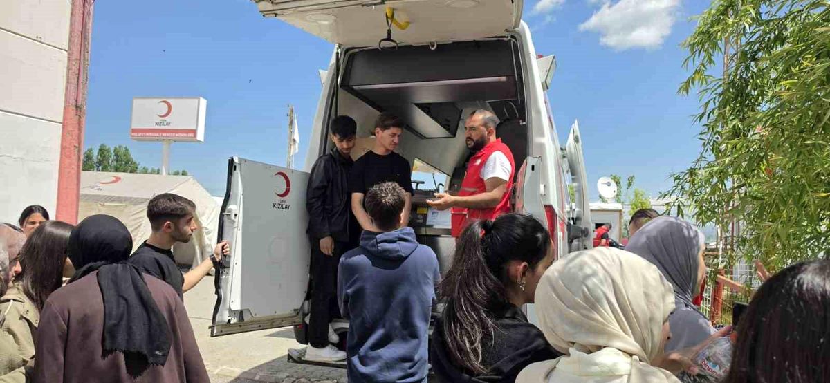 Öğrenciler Kızılay’ı Ziyaret Etti