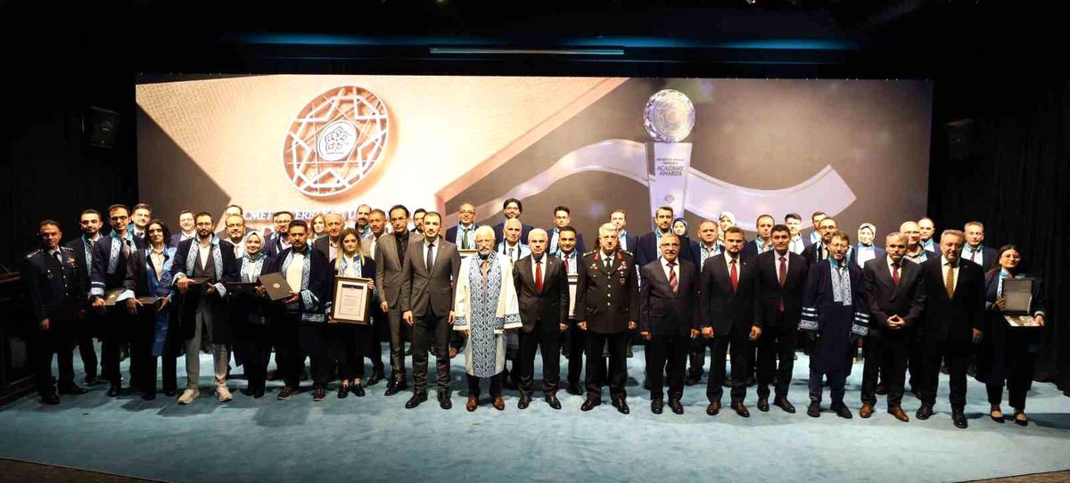 NEÜ 6. Akademi Ödülleri Sahiplerini Buldu